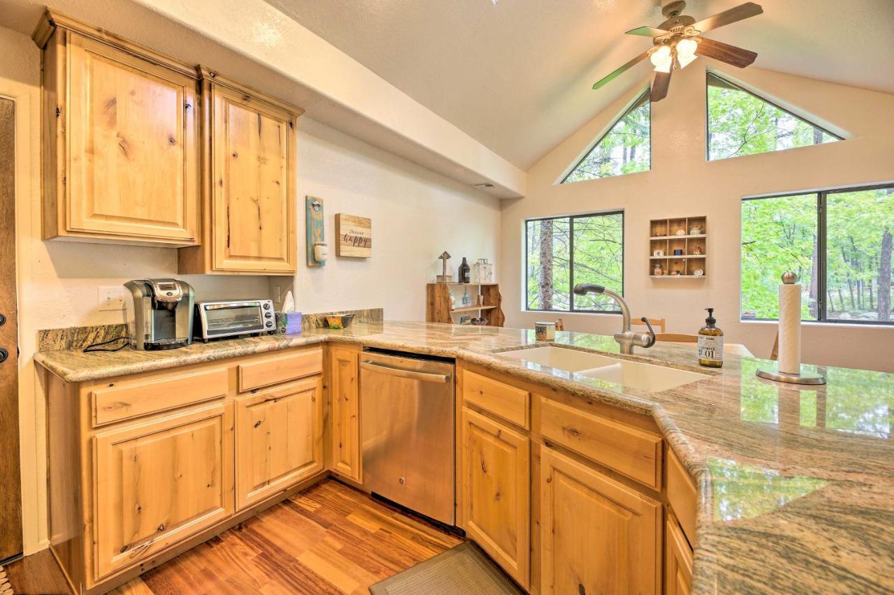 Lush Pinetop Retreat With Large Deck And Wooded Yard! Exterior photo